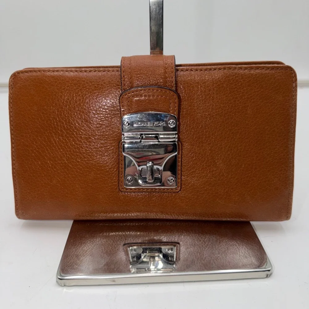 MICHAEL KORS Brown Leather Trifold Wallet Snap Closure Card Slots Coin Pocket